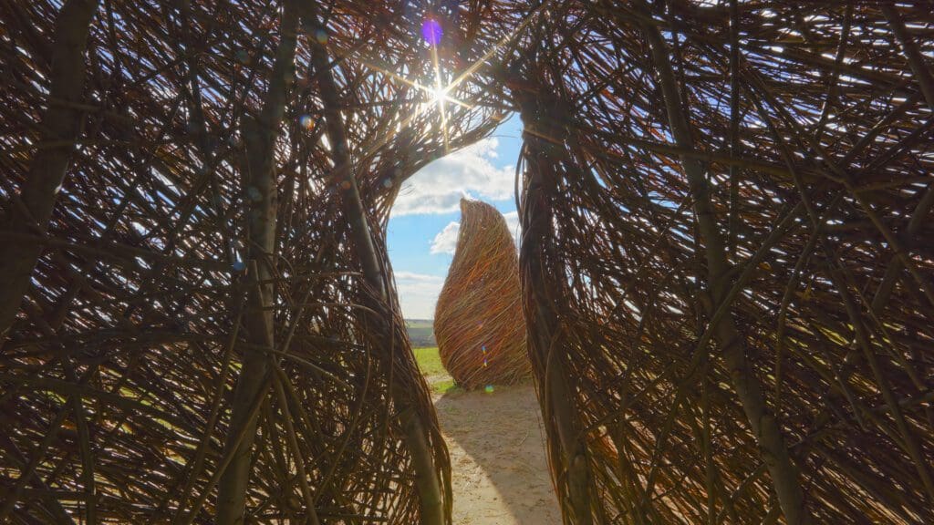 Land-art installatie "Les ancêtres" (Heuvelland, België)