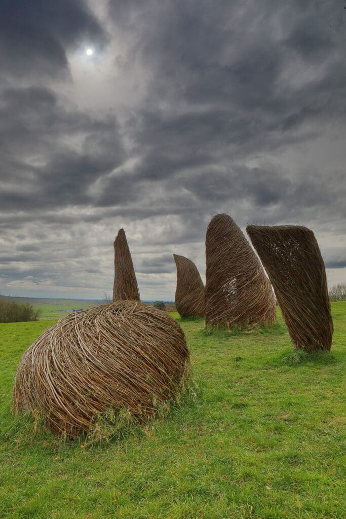 Land-art installatie "Les ancêtres" (Heuvelland, België)