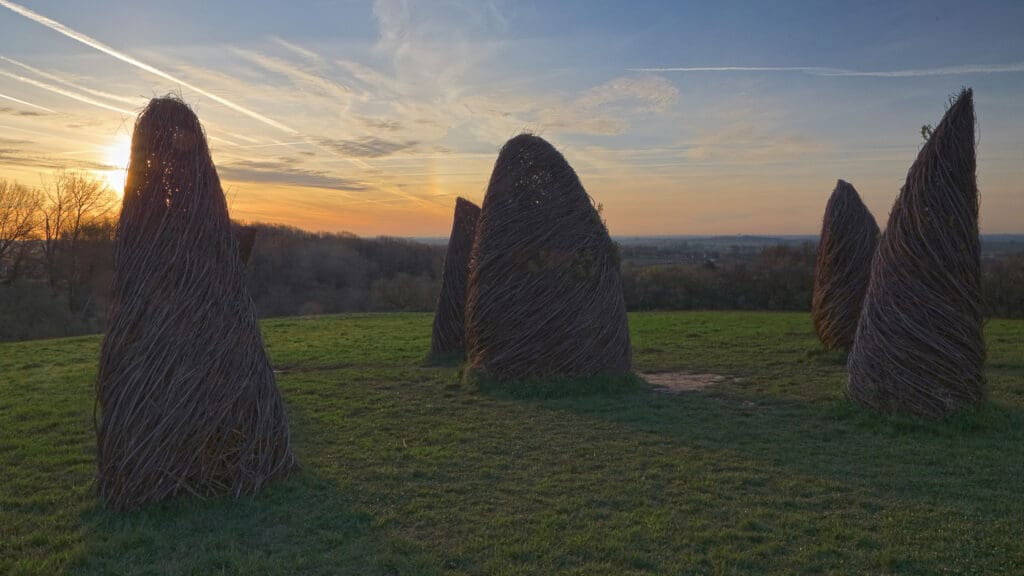 Land-art installatie "Les ancêtres" (Heuvelland, België)