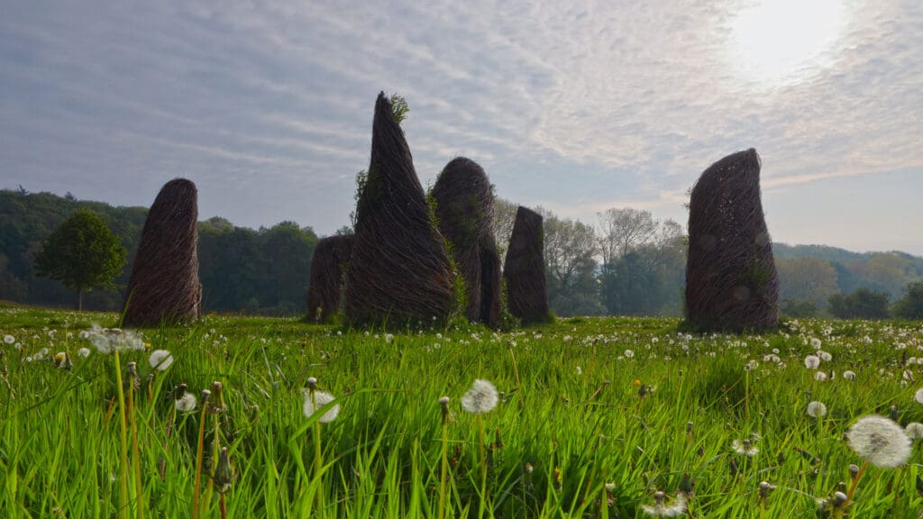 Land-art installatie "Les ancêtres" (Heuvelland, België)