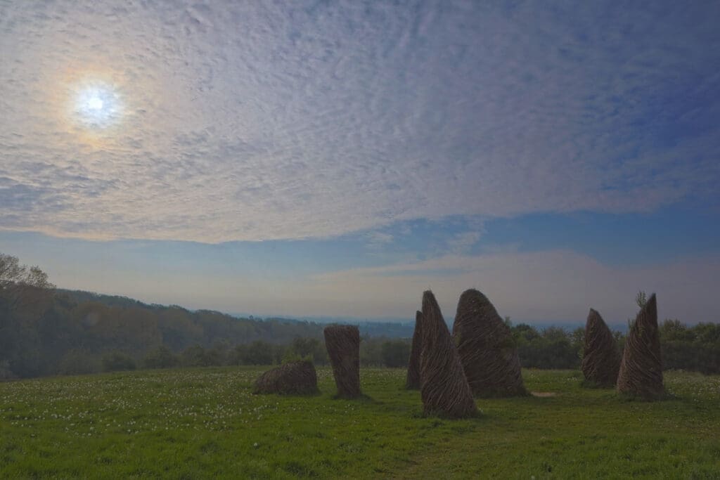 Land-art installatie "Les ancêtres" (Heuvelland, België)