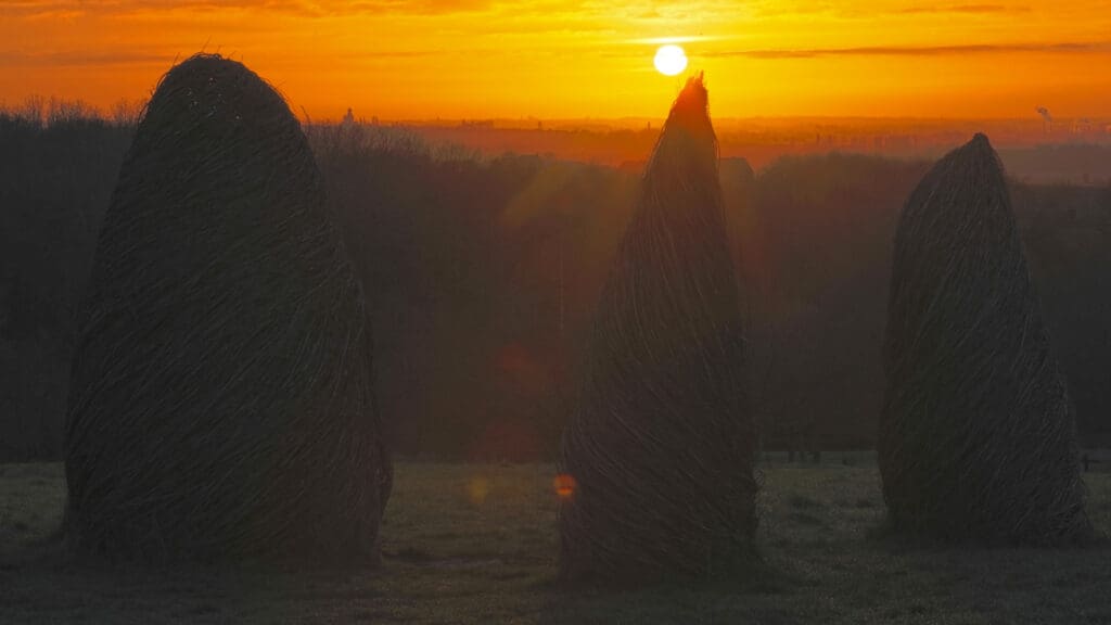 Land-art installatie "Les ancêtres" (Heuvelland, België)