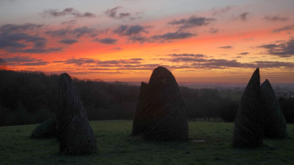 Land-art installatie "Les ancêtres" (Heuvelland, België)