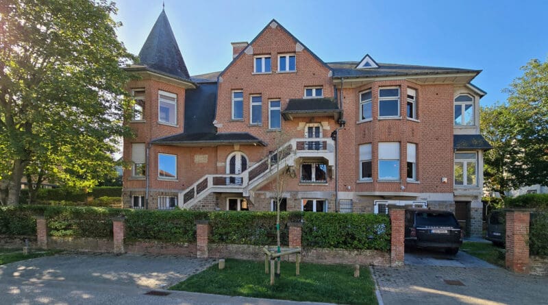 Exterior view of Castel Mino, De Panne, Belgium