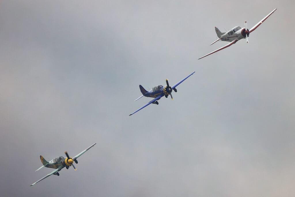 North American T-6 Texan/Harvard - Yakovlev Yak-11 (C-11)